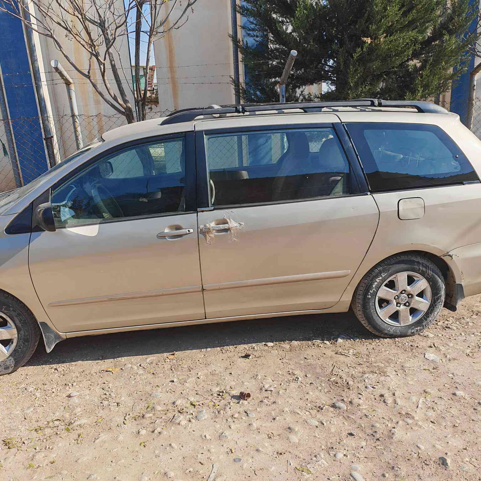 تويوتا سينا 2010 LE وارد امريكي رقم دهوك سنوية صالحة الى 2027 
محرك 6 سلندر مكينة 35 
ماشية 325 الف ميل 
نظيفة مافيها اي ضربات  
تبريد كامل 3 مراحل سياحي
گير اوتوماتيك 
السعر 129 وبيها مجال 
الرقم للتواصل ***********
