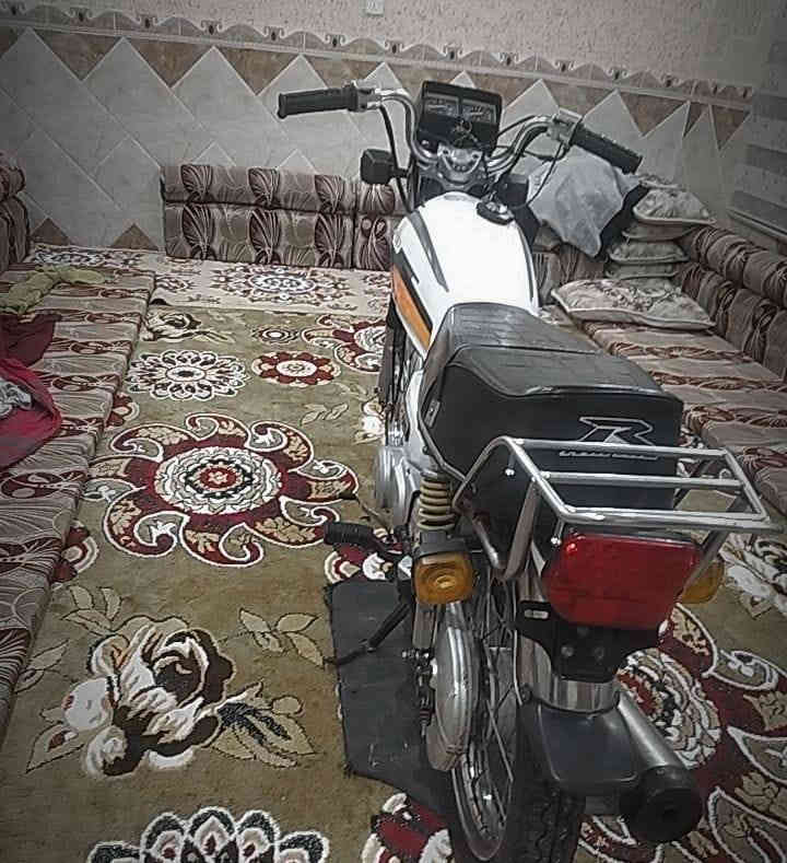 سلام عليكم شباب دراجه رابيدو ادوات مكينه ناعمه مفتوحه بيها بس والفات موديل 2024بشهر 9 مكاني القرنه هذا رقم  راعيه اني مكلف بالنشر ***********السعر 700وبيه مجال
