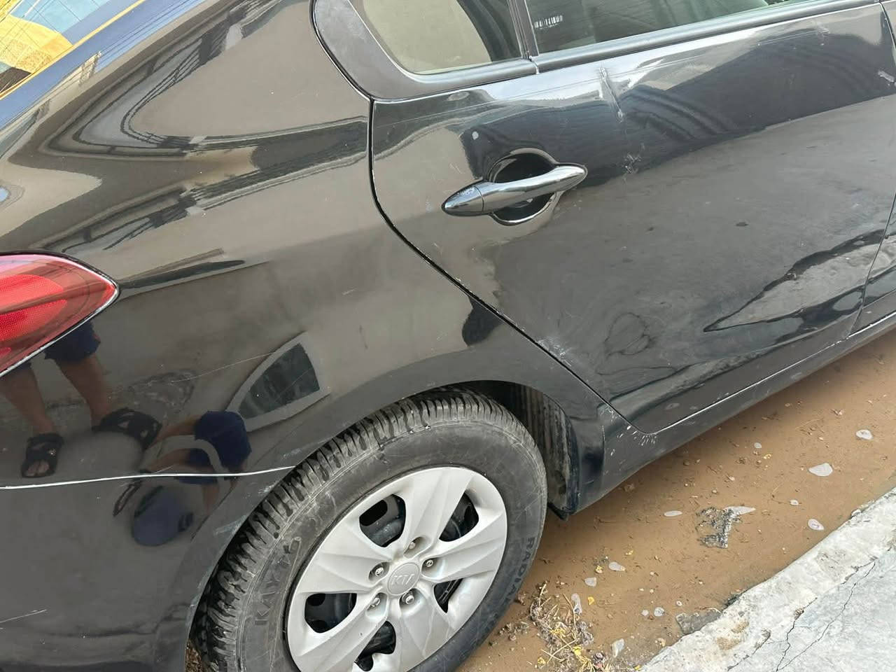 سلام عليكم للبيع للمراوس بجارجر او اوباما مع الفرق 
فورتي للبيع موديل 2018 
السعر ١٠٥
وارد امريكي 

حادثه من امريكا جاملغ وبنيد  وهنا باب الصدر والوراها مبدلات بلاديه نفس اللون السياره بيه شخوط وطخه بالجاملغ الخلفي 
كير ومكينه نظيفات وصدر جديد وتبريد جديد 

مكينة 2000 دوش المرغوبة 

مكينة وكير خير من الله 

كير AT بلادي 
 
تخم تايرات جديد
باتري جديد  
صدر جديد قبل اسبوع مبدله

رقم بغداد اربيل الجديد باسم شركه تحويل او وكاله 
مكان بغداد/السيديه
***********
