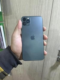 آيفون ١١ برو ماكس • ٢٥٦ • بطارية ٨٢