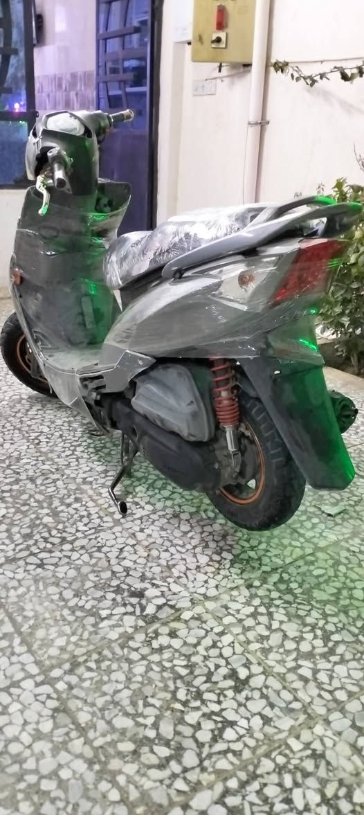 دراجة كامكو حلوه نكره سلف كهربائية شغاله ترايهه حلو السعر 180 مكاني حي السفير قريب ع 
العبيدي رقمي  ***********
