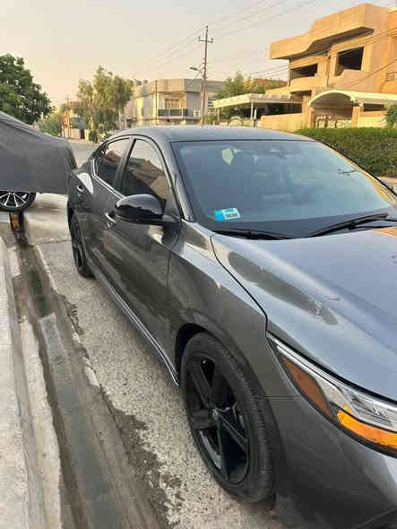 نيسان سنترة موديل 2023  فول فول بس مابيها فتحة مواصفات SR مدشن حساس abs كامرا شاشة ايباد قمارة بيلاد اسود لايت زنون كير مكينة بشرط رقم سنوية هزا كلها جديد بدون صبغ بيها فقط بارد قبق الصندوق سيارة بسمي***********
