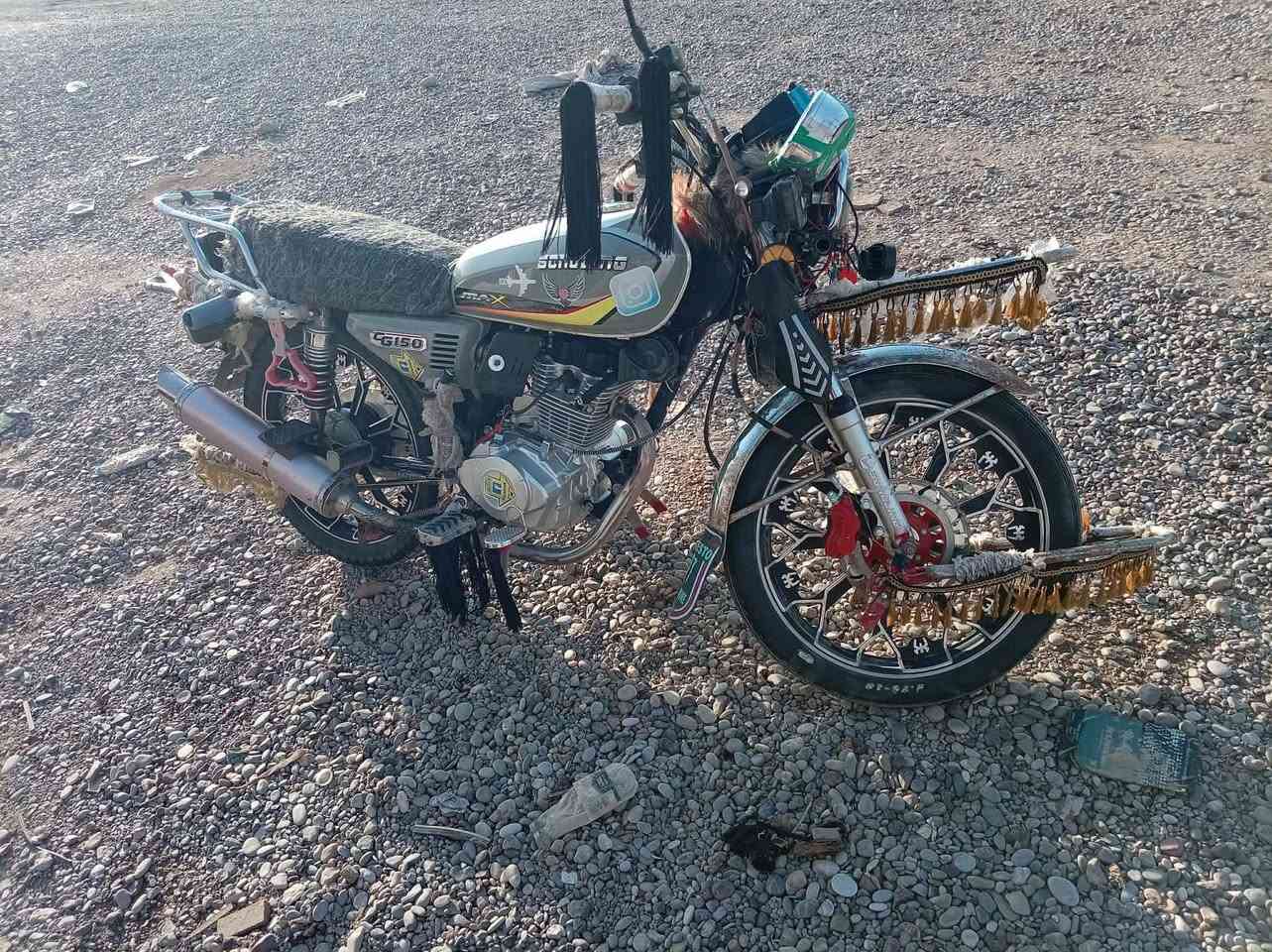 السلام عليكم ماطور للبيع خمسة كير كهربائيات كلها شغالة بالشرط محرك ما مفتوح موديل 24 السعر 750 وبيه مجال للتواصل الاتصال على الرقم ***********
