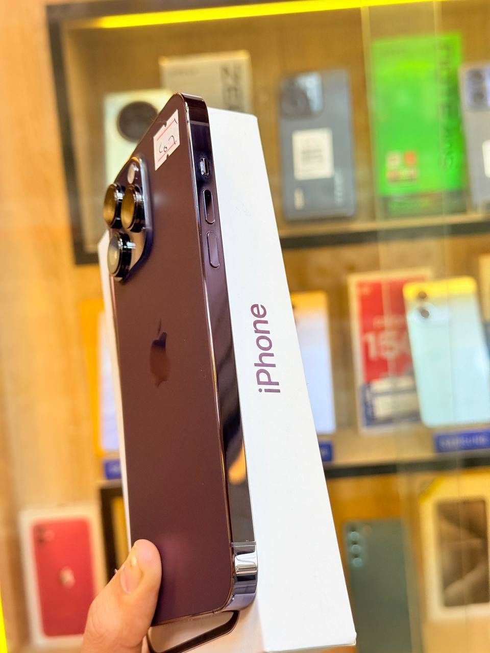 🎄🎄 عرض نهاية السنه🎄🎄
ايفون 14 بروماكس ذاكره 256 بطاريه 91  لون مميز نضافه 100‎%‎ ايسم حاله حال الجديد  ممبدل بي شي وتر بروف عل حاسبه كله نورمل وبي ضمان 5 ايام فحص واستخدام  مكاني بغداد البياع شارع 13 مركز الريس للموبايل 
السعر 700 الف بسعر ال13   
 0772 261 5847
