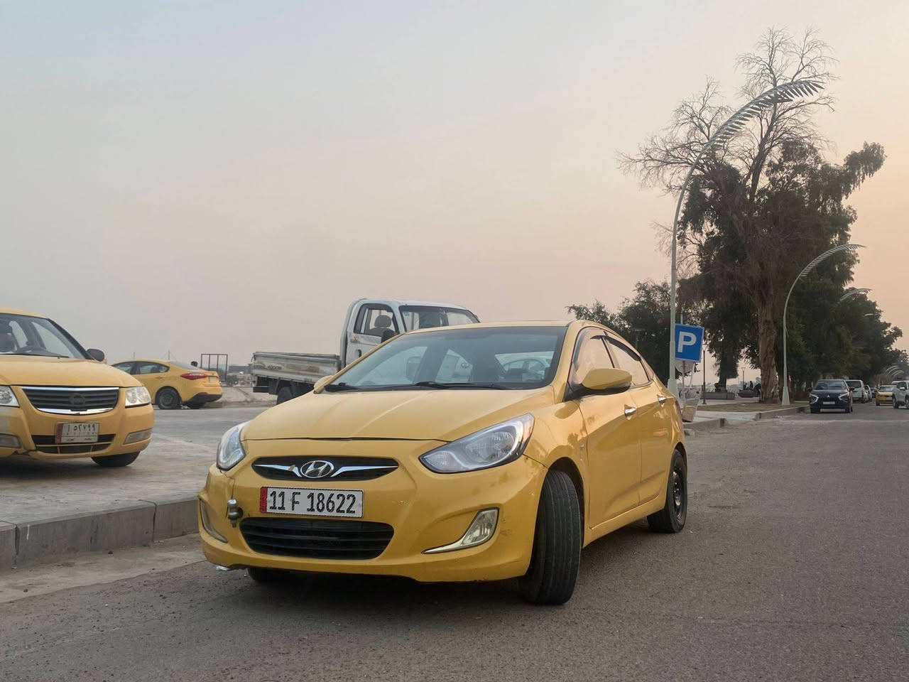 السلام عليكم ورحمة الله وبركاته
من رخصه الادمن المحترم 
اكسنت مديل ٢٠١٢ خليجي بدون حادث 
مكفوله من الضربه مكينه ١٦٠٠ دوش 
قطرتين 
بغداد بسمي نكليزي مصفره من كلشي
هزه جديده 
السياره فول مواصفات بصمه تشغيل 
+ بصمه بيبان ستيراد خاص 
مكان السياره غزاليه 
السعر ٨٣ بيهه مجال حق الجيه فقط 
رقم الهاتف 
***********
