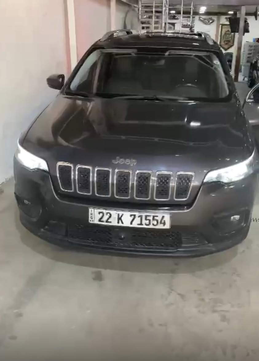 من رخصت الأدمن عندي سياره جيب شيروكي بزون مديل 21 وارد أمريكي مواصفات فول بصمه تحكم شاشه فتحه رادار تثبيت سرعه كامره خلفيه مكينه 6سلندر 3.2بيه 3قطع سعره 180 رقم اربيل مكان السياره بابل/***********
