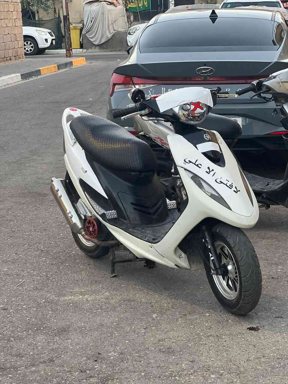 دراجة ماكس عدلة مزود 
"لحية وترايش بيض (اذا تريد ارجلك الترايش السود البلاد مالتها)
كلج خلفي رياضي
كلج امامي رياضي 
لايت زنون 
يدات بريك 
يدات رياضي كوسو 
ويلات رياضي 
كزوز bf بس الاكزوز سعرة 45 الف
لايت زنون ابو الخوذة 
قبق فلاوين رياضي

الدراجة مفتوحة مرة وحدة  مبدل بوشة وبستم بلاد 49
 نزلتها من الرمبة وفتحتها اول مالك الها انا 
السلف عطلان ما يشتغل والدراجة نص هندر تشتغل هستوني مسويلها ادامة للصفحة تشوف الصورة مال الكلجات 
الكفرات كلهن ختم واحد مال اليابان يعني كفرات اصلية كلهن ختم واحد مو تايواني السوادات كلهن مختمات ختم واحد 

الدراجة مصروف عليها ونصبها تخبل  سعرها قفل 700 الف 

المكان بصرة_قبلة_شارع البرج _قرب ملعب التنين 

رقمي موجود واتساب 

*********** .
