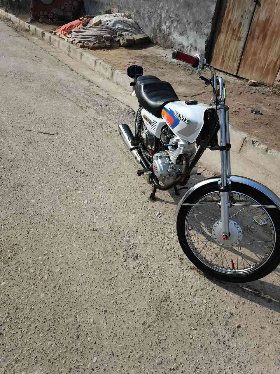 سلام عليكم شباب هاي الدراجه للبيع محركها رابيدو مؤديل 22 ما مفتوح دراجه احله من الصوره تجي و وتشوف الدراجه ما نقصها شي بدون اوراق مكفوله عشائرين السعر 550 وبيها مجال بخدمت الشراي و هاذ رقمي *********** او يجي خاص
