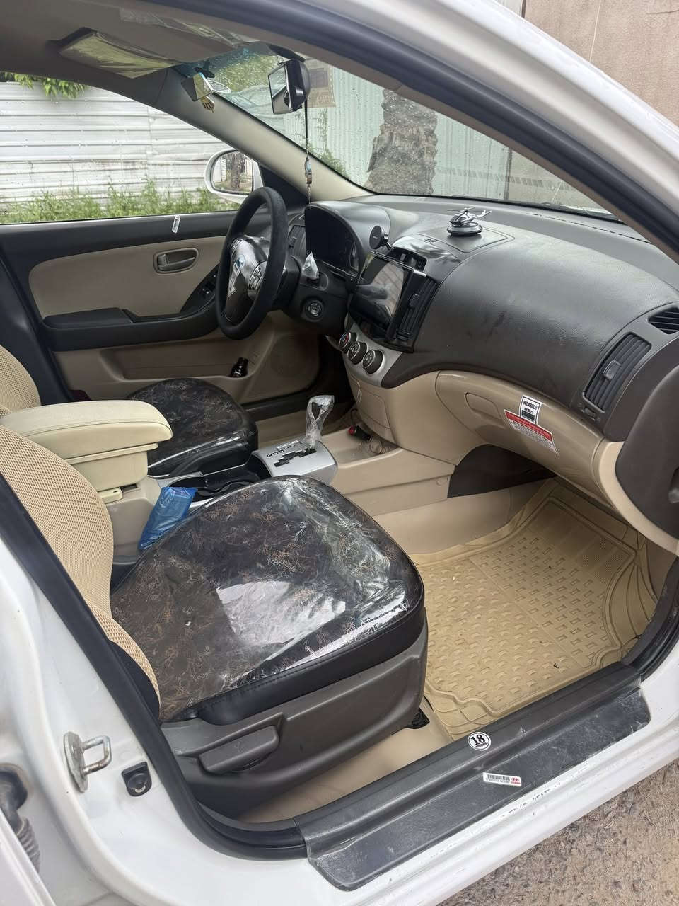 سلام عليكم انتر 2009خليجي رقم بغداد تحويل مباشر محرك 1600شركه ما مفتوح كير اتماتيك تخم تاير جديد صدر مامي خلفي جديد بيها صبغ مشر بل صور بيها بنيد صبغ بدون دواخل باقي مكفول دوشمه تاب مكاني بغداد سعرها 105وبيها مجال رقم هاتف ***********
