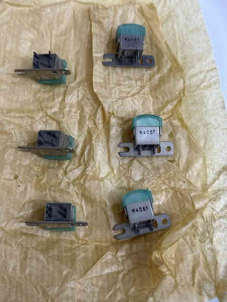 هيد ستريو الكميه محدوده مال مؤسسه ياباني ارجع واكرر الكميه محدوده سعر القطعه3الاف للحجز خاص او عله هاذ الرقم :***********
