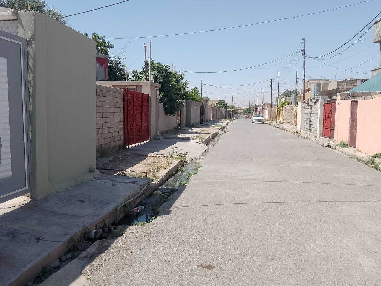 السلام عليكم ورحمة الله 
للبيع  بيت ثلث غرف وهول ومطبخ  ستقبال المساحه, 300
الموقع القيارة حي الشهداء قرب ملعب احمد الحجي 
هم يرهم مراوس اذا مكان زين  وبيت زين  للتواصل ***********
