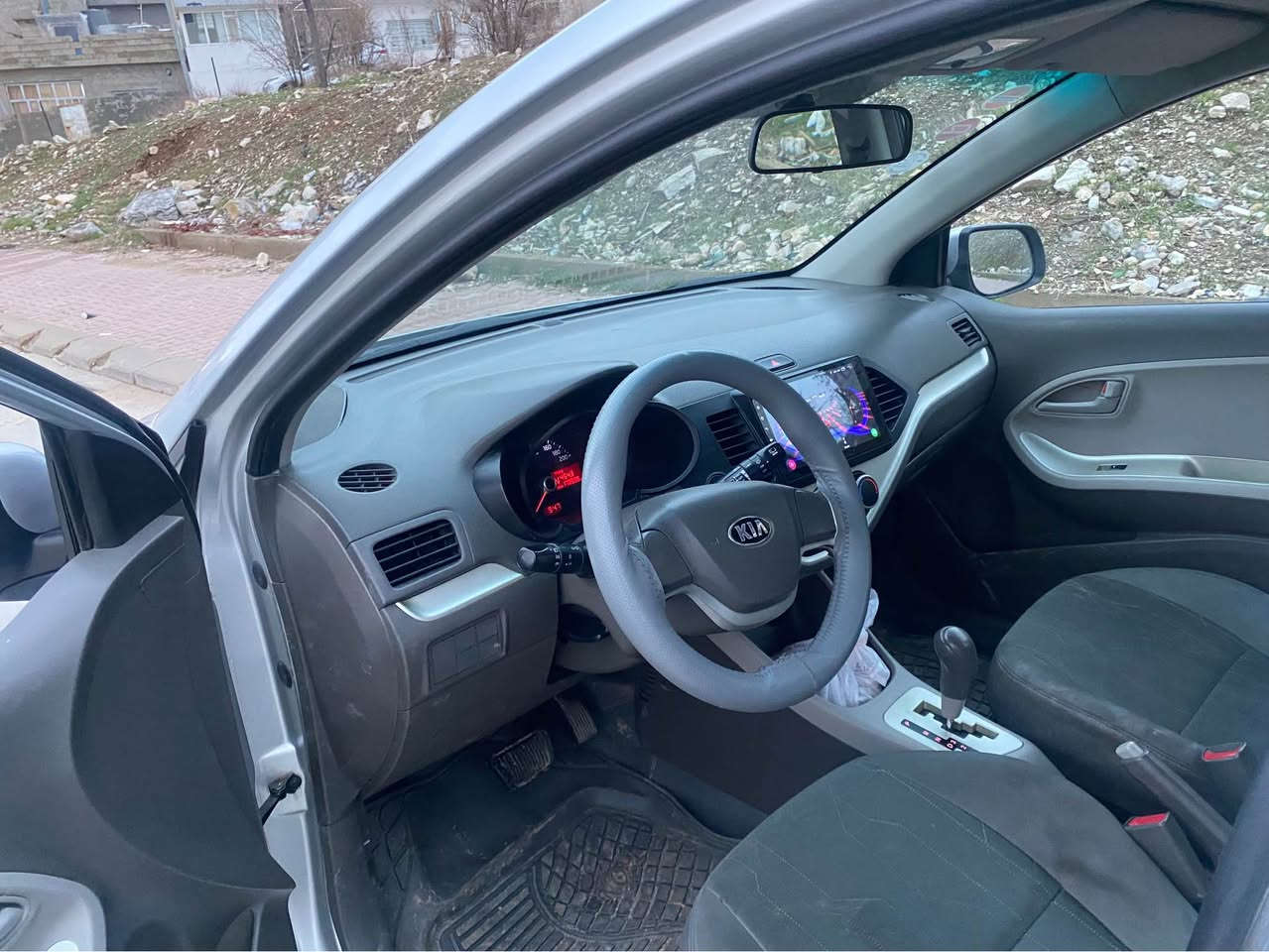 پيكانتو ٢٠١٣  سةنةوي تازة كيرو مةكينة بةشةرت دوو بارجةو بةلةيةك بوياخة ليدراوي نية مةسرةفي. نية ٠*********** السليمانية, العراق
