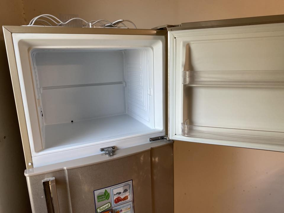 ثلاجه ٢٢٥ جديده كلش
***********
