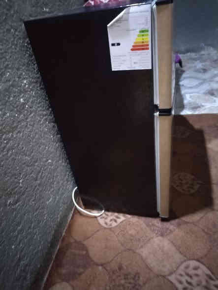 سلام عليكم ثلاجه بلازمه لبيع ***********
