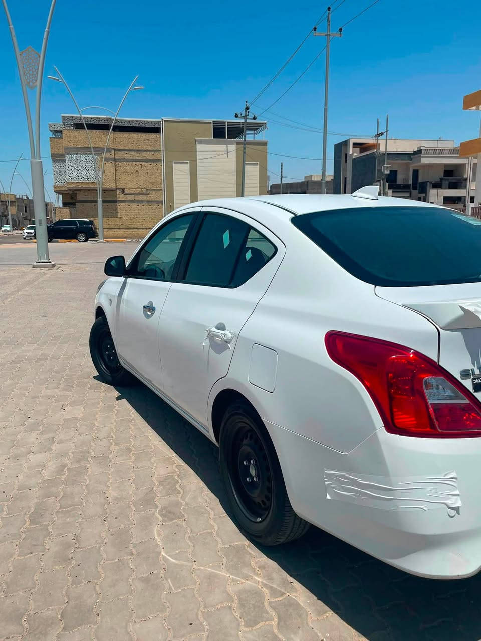 نيسان صني 2024 هندي بليته زركه 
رقم أربيل باسم شركة 
كفاله صبغ تبديل ضربه بارد السياره جديده مامتعوبه ماشية 27الف كير مكينه تبريد حداده كفاله دهن جديد مكاني بصره 
السعر 122 
المو شراي لا يتصل ***********
