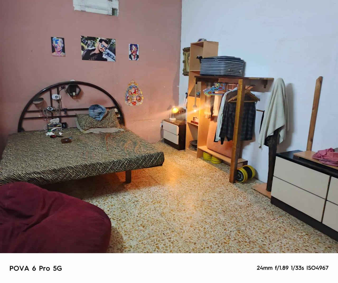 للبيع دار مساحه ١١٥م
 ٣نوم وصاله مع الخدمات سيراميك بناء حديث
 الطابق الثاني نفس الطابق الارضي ومعزول للاستثمار
الموقع حي الجهاد الاساتذه مقابل شقق حي السلام
*********** للأستفسار
