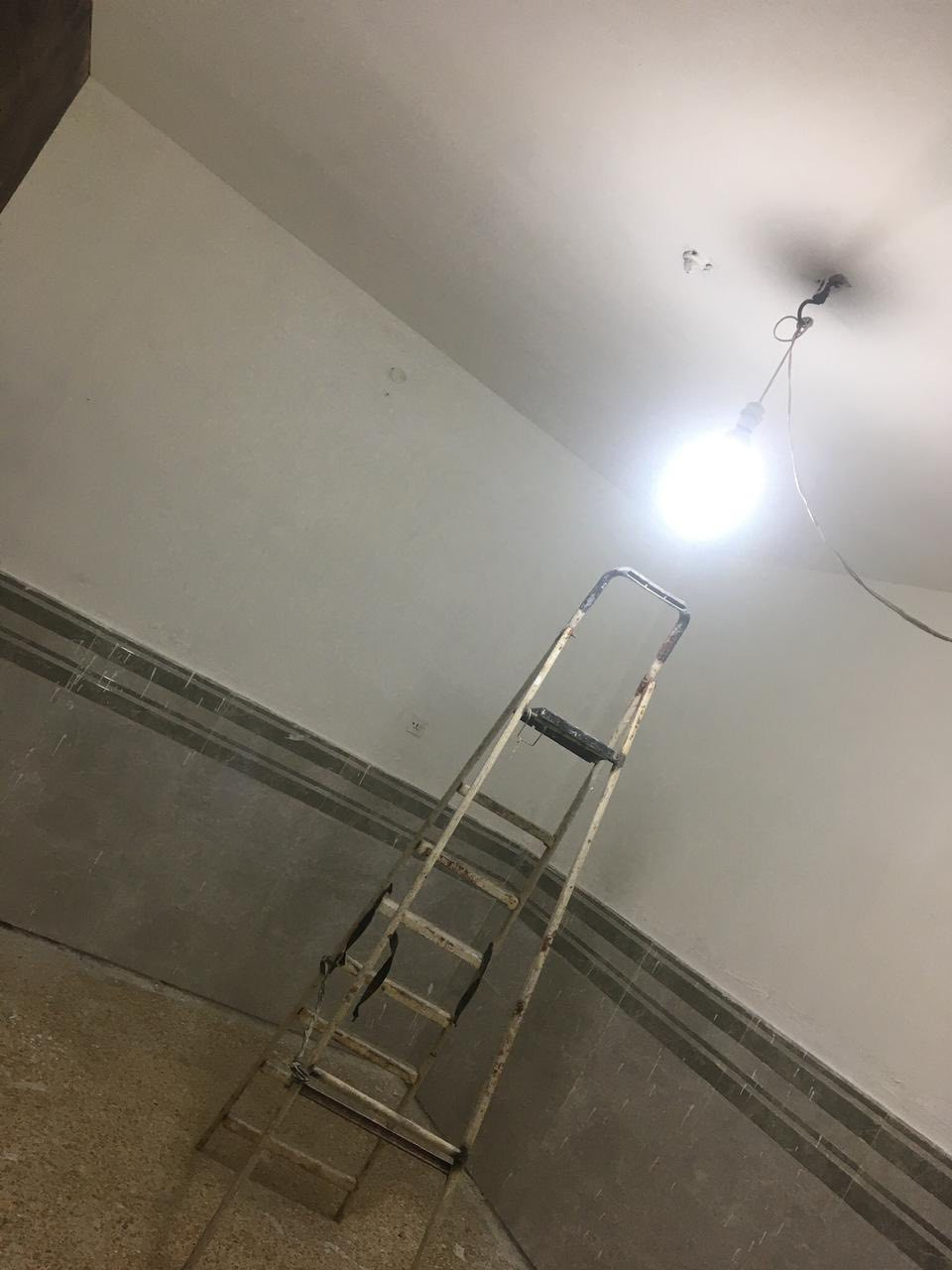 السلام عليكم 
دار للبيع بسعر مناسب 
المساحة 100 متر مربع ✅ 
الواجهة 5 نزال 20 
محتويات الدار الطابق الارضي غرفة نوم
وصالة ومطبخ واستقبال 
الطابق الاول معزول بدرج خارجي 
نفس تصميم القاط الارضي
الدار حاليا مؤجر 
يرهم استثمار ايجار كل طابق وحدة 
العنوان حي العسكري الثاني 
شارع المركز الصحي الصب العالي ثالث فرع على اليسرة
فرع عماد الحداد ثالث بيت ع اليسرة
للاستفسار الاتصال على الرقم 
او واتساب 
***********
