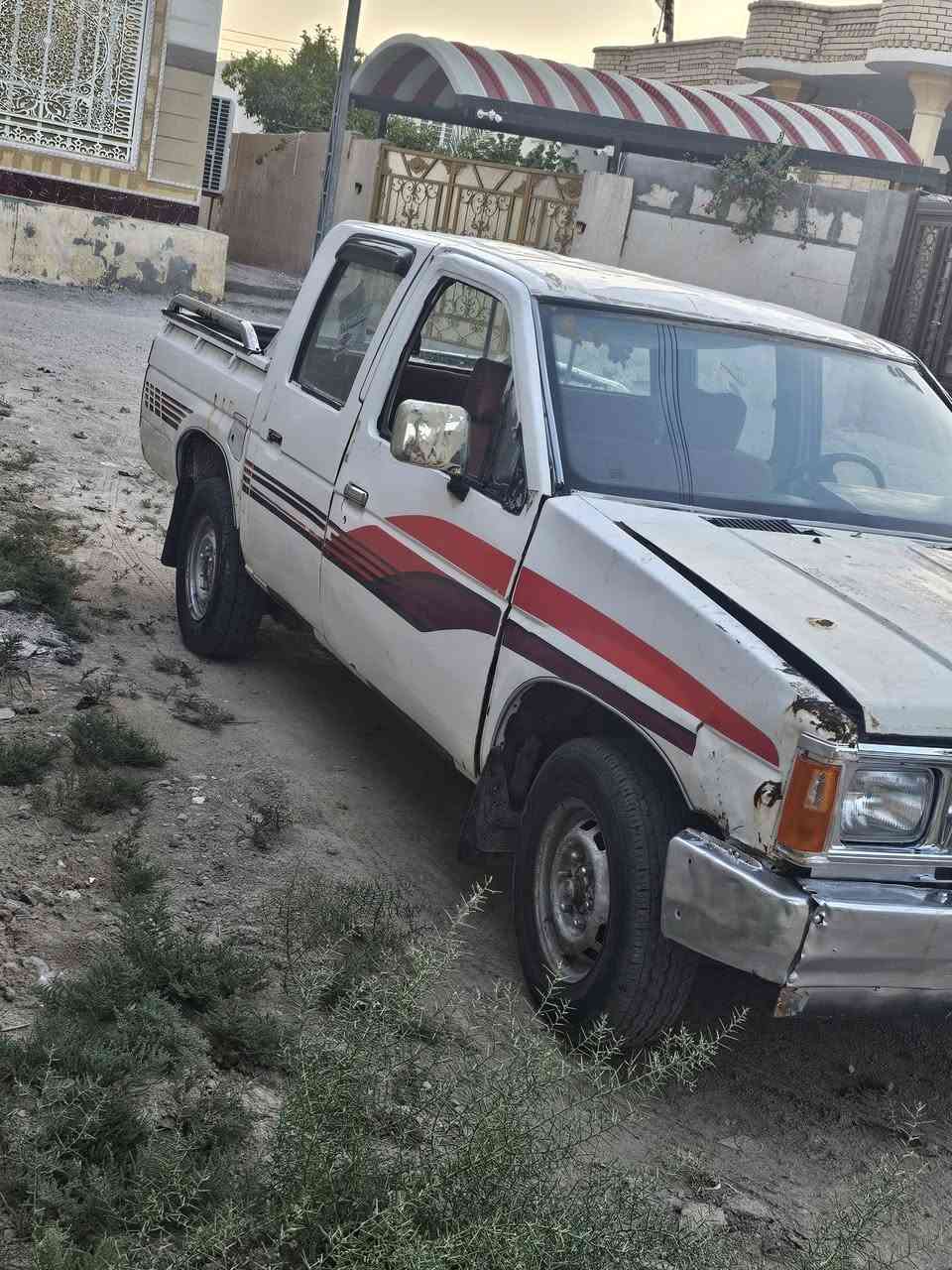 السلام عليكم للبيع بيكم نيسان رقم ذي قار الماني سنويته منتهيه وراعيه متوفي والورثه موجودين حاضرين التحويل مكينه وكير بلاد بيه خيط تبخير حدادته حلوه تايرات نضاف سعر 22 وبيه مجال كلش قليل مكان سياره بصره قضاء المدينه *********** بيع او مراوس
