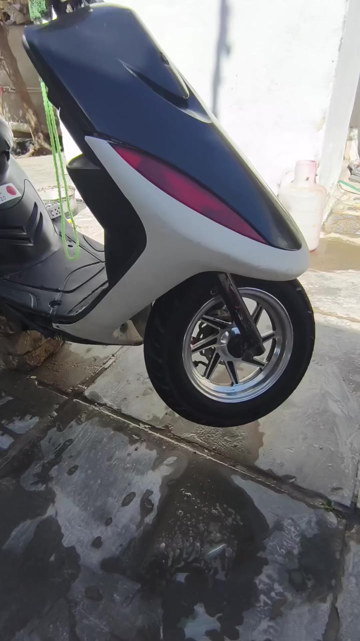 عليكم دراجه ماكس للبيع بوشه 55 سعر 500 وبيها مجال ***********
