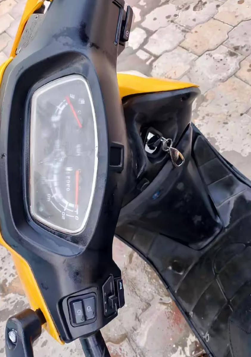 دراجة سبيسي للبيع مكفوله من الفتح 
والصور كدامكم السعر 400قفل مكلف بالنشر ما متواجد بالفيس.. ***********---***********
