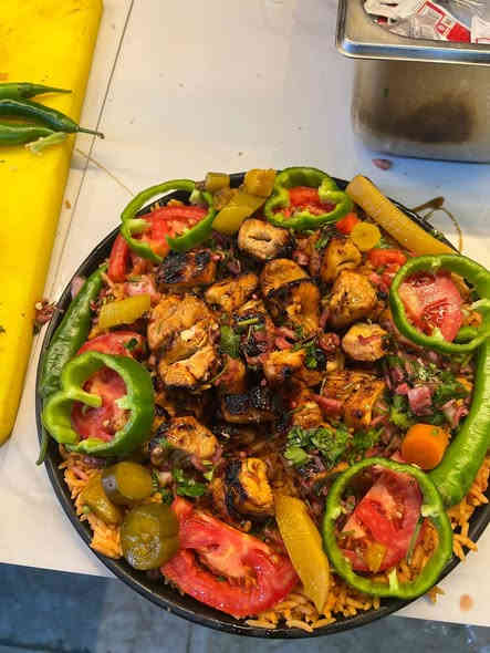 "تذوق الطعم الأصيل واستمتع بتجربة لا تنسى
من مطعم الف هلا 🌟🌟 
توفر قسم المشاوي 
خدمه التوصيل مجانآ 
***********
***********
العنوان بهرز شارع جمعيه النقاء
