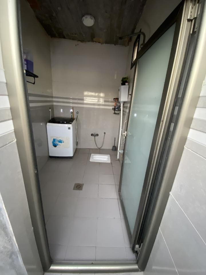 بيت  عائلة صغيره للبيع مساحته 80متر بلدية
يتكون من طارمه وحمام خارجي ومطبخ 
وصاله ودرج يكدرون يبنون مشتمل طابق ثاني  وغرفتين وحمام داخلي 
السعر33 بيه مجال بسيط البيت كلشي يمه اسواق ومدارس  قريب ع شارع 
كهرباء وماي 
العنوان عويسيان مقابل مدارس لاعلام
للاستفسار***********
