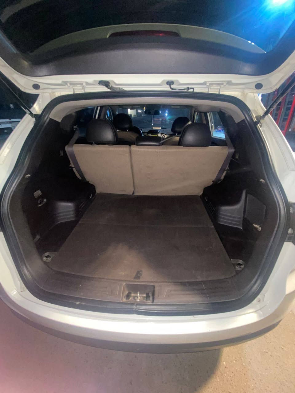 السلام عليكم

توسان ٢٠١١وارد أمريكي
محرك ٢٤٠٠
ماشية ١٣٨ ميل
حادثها بنيد موضح بالصوره
سياره كاملة ميحتاجلها شي
السعر ١٢٥ ورقه
للتواصل ***********
