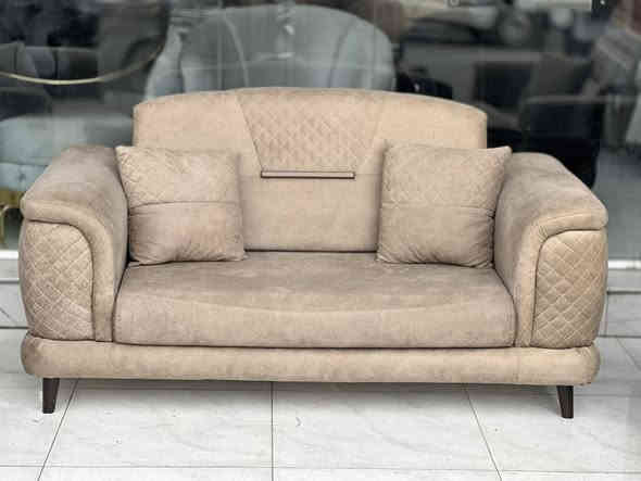 تخم تركي  (تكمه ) كلش نضيف    متكون من 10مقاعد 3+3+2+1+1 نضام السرير  سلايت   
  مقعد طبيّ سوفت امريكي بوليستر هيكل  بل كامل خشب زان   قماش شامواه وتر بروف  عنوانه اربيل زانكو99 قرب مطعم كص سنگر يوجد توصيل ل بغداد ولباقي المحافظات   *********** واتساب فقط علي
