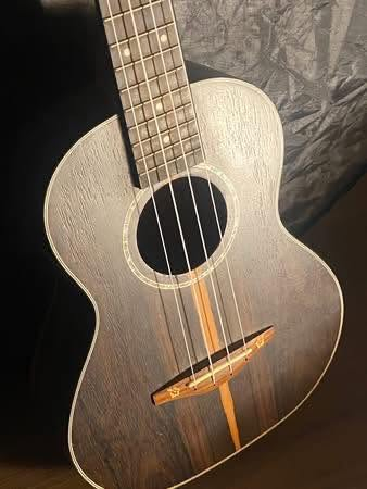 للبيع Ukulele  GKT-100
نظيف، السعر ١١٠ الف


**إذا كنت صاحب هذا الإعلان وتريد حذفه لأي سبب، رجاءا أرسل رسالة إلى الدعم الفني**