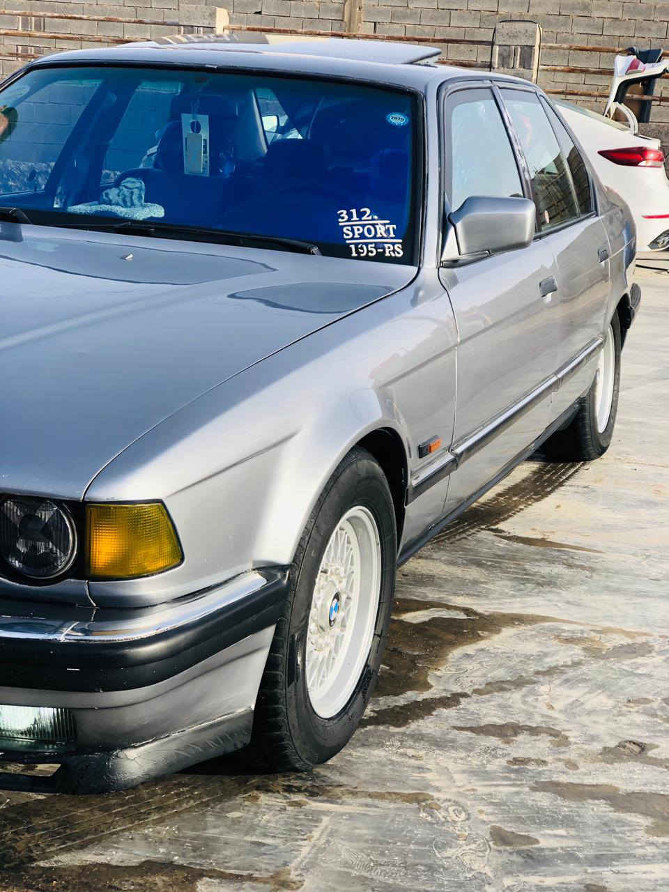 سلام عليكم 
بي إم موديل ١٩٩٢
حجم ٧٣٥
السياره معمره جديد 
كير محرك كله جديد + محرك مفتوح 
صدر أمامي خلفي كله جديد 
السعر ٥٥بيه مجال 
الرقم /***********
العنوان /الأنبار فلوجه
