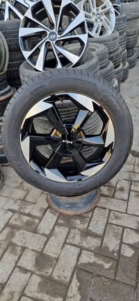 للبيع او مراوس ويل كب حجم ١٩ اصلي مع تخم تاير جديد بغداد حي العامل قرب...