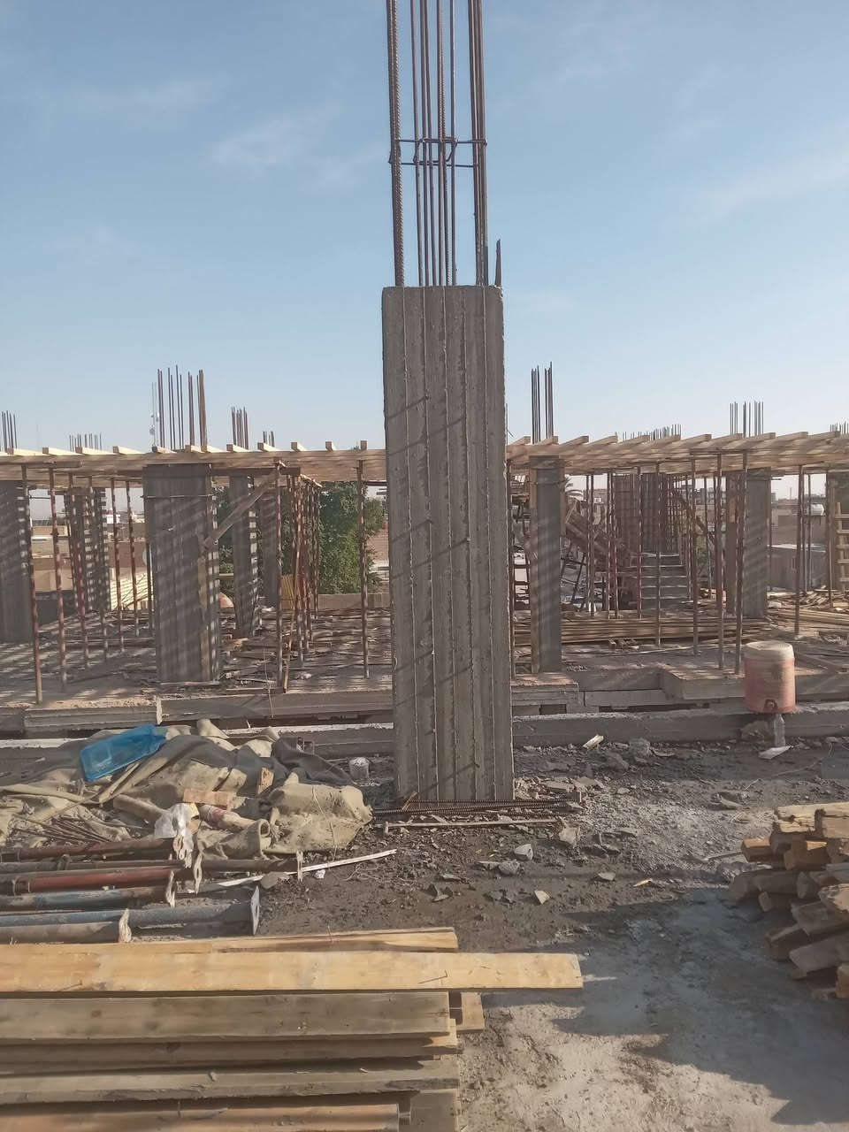 اللهم صل على محمد وال محمد درجه اولى بنايه شغل مرتب حديد نجاره صب او كرستو عمل اشتغل بغداد كربلاء شغل نظيف واي مهندس عندك بالخدمه الرقم الواتساب. ***********
