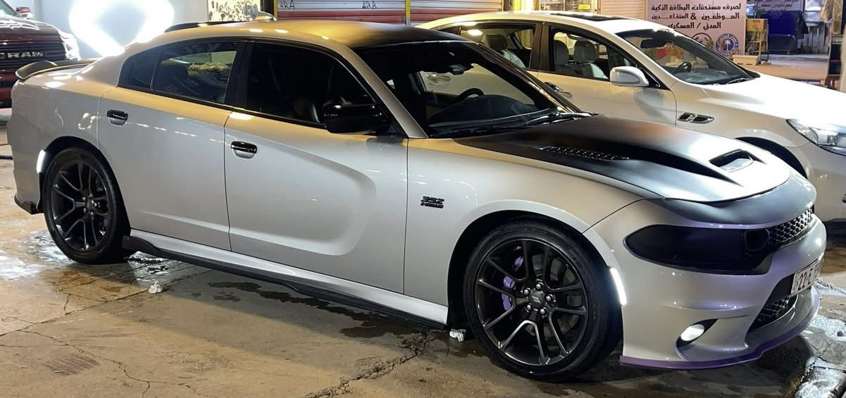 سلام عليكم جارجر srt 6400 2021 رقم اربيل الجديد بأسمي ماشيه 40km 
ضرر جاملغ وربع بنيد شواصي لغود كفاله
 مكينه كير كفاله
عليها اضافات هواي 
بدون نقص كامله للاخير بغداد المنصور $227 ومجالها بسيط
***********
