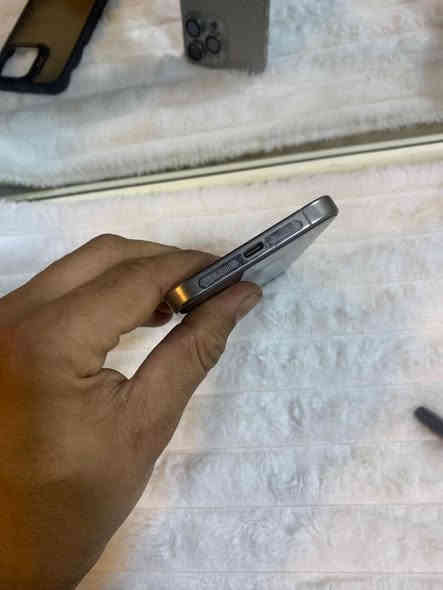 ايفون 15 برو ماكس جهاز نضيف 
بطاريه 93 
الذكره 256
السعر خاص 
*********** بس واتساب 
بصره بني منصور
