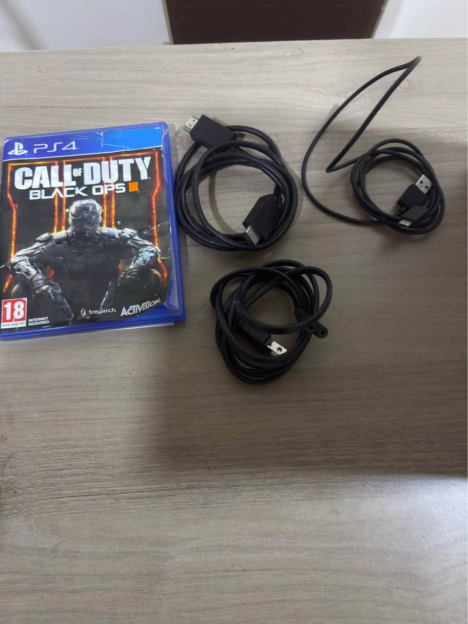 ملاحظة كلشي موضح بالمنشور 
1- Ps5 للبيع 
2- نظافه فول استخدام كلش قليل 
3-كامل الملحقات كيبل الطاقه وال HD وشاحن اليد مابيهم اي خلل ولا قطع
4- الجهاز ممفتوح ولا مصلح 

السعر 625 الف تدفع ويجي ويا قرص بلاك اوبس 3 هديه( للمعلوميه سعر القرص الاصلي 40 الف ) 
مكاني موصل / الحدباء سايدين الصورة 
*********** موصل, نينوى
