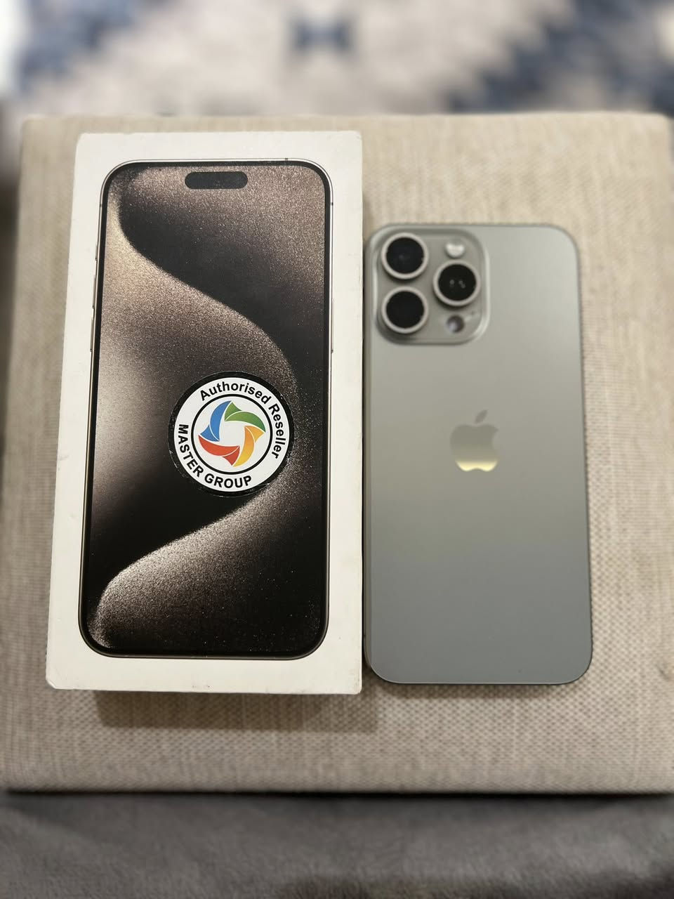 ‏
للبيع ايفون 15 برو ماكس
شرق اوسط ماستر  
الذاكرة 256
البطاريه 87 
الجهاز كلش نضيف وياه كارتونه فقط 
مكاني بغداد بداية التاجي
سعره 1275 الف وبي مجال / ***********
