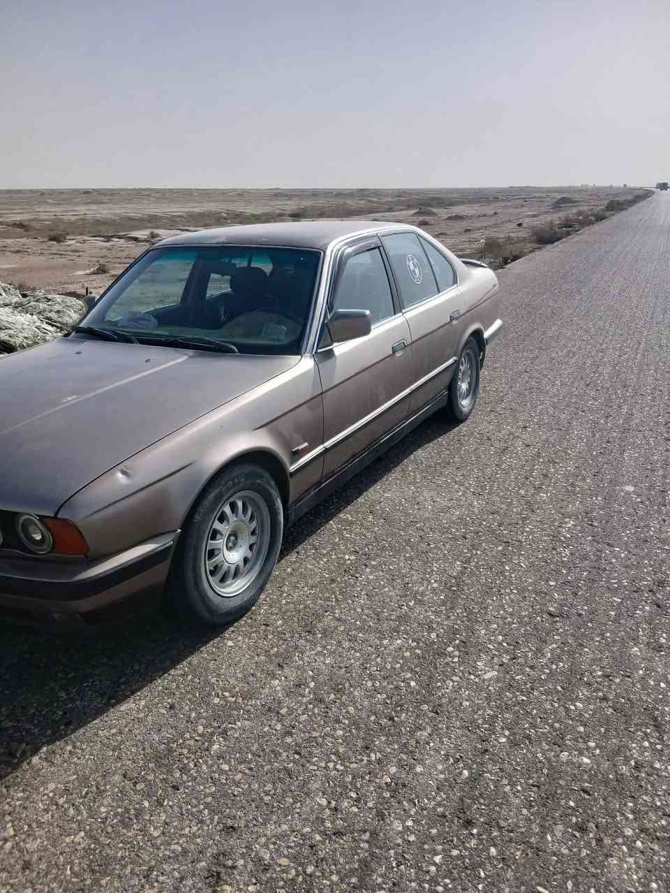 سلام عليكم BMW 525  اوتو مفتوح بجم عريض
 كير مكينة صدر كفاله تبريد ثلج داخل نضيف 
رقم بغداد تحويل ثاني يوم السيارة خير من الله واحلة من الصور  تجي وتشوف بعينك البيع او مراوس حسب قناعه 
مكاني بغداد مجمع بسمايه 
للتواصل : ***********
متواجد واتساب و ع الرقم

