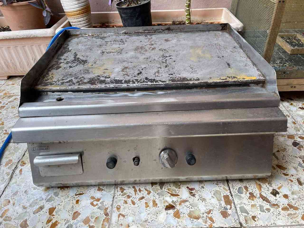 السلام عليكم.
شوايه همبرگر أيطالي نضيفه 
عالشغل والفحص السعر200الف وبيه مجال 
بغداد مدينة الصدر 
***********
