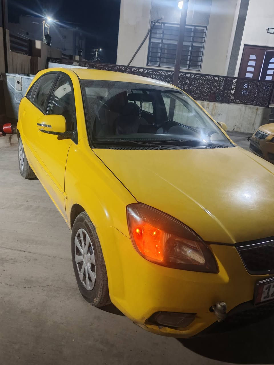 كيه ريو هاش باك موديل 10وارد امريكي  مواصفات برايد تحكمات استيرن كير شرط محرك مال كصه قبل سبوع شديته الله شاهد 600الف رقم انكليزي نينوى بسمي هيا غرامات صفر سيارة جاهزة من كلشي طخم جديد سعرها 95 وبيها مجال بسيط  ***********
