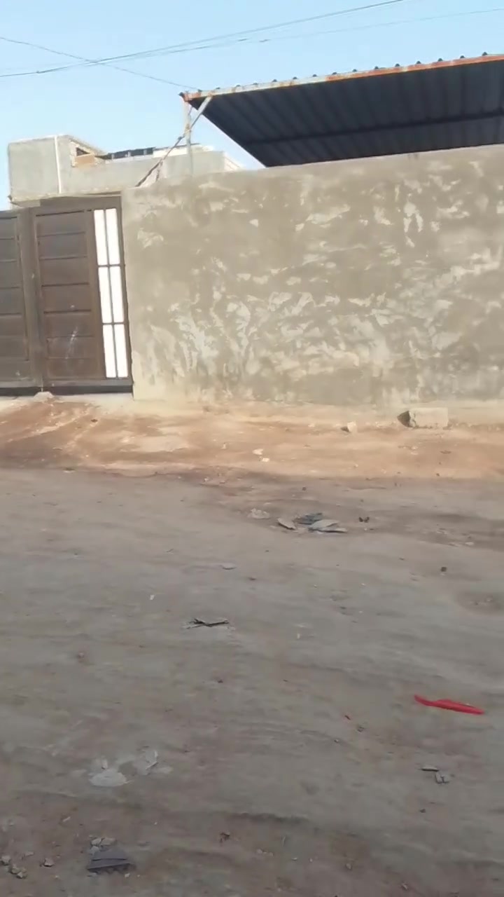 سلام عليكم بيت بنيان حديث عوزه ترميم شي قليل بيت مساحه 200 متر قرار 25 طابو زراعي بي غرفتين وصاله او مطبخ وستقبال وصحيات السعر 25 مليون وبي مجال ***********
