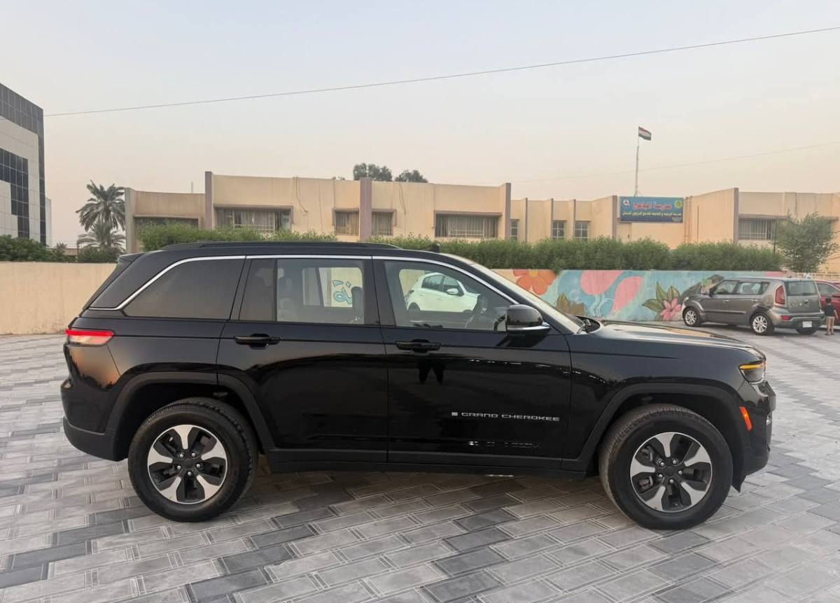 ياالله
السلام عليكم جيب كراند شيروكي 4XE 2024 وارد امريكي

Jeep Grand Cherokee 4Xe 2024 2.0L

         حجم المكينه : 2000  تيربو + هايبرد + بلك ان 

المسافة المقطوعة : 32 الف ميل  

الضرر :جاملغ يمنه مبدل نفس الون وصبغ حافة البنيد على كدها   

          حالة الايرباك : سليم مطاك ولا ايرباك

#مواصفاتها

1.شاشه 

2.بصمه

3. تشغيل عن بعد

4.دمام خلفي

5.كشنات جلد

6.كشن السايق ميمري

7.كشنات كهرباء

8.صندوك كهرباء

9.حساسات خلفيه

10. قطع تبريد 

11.اشاير بالمري

12.رادار امامي

13.رادارات 360

14.ثلاث وضعيات قياده

15. بنوراما فتحتين

16. كير ماوس

17. نظام منحدرات

18. هيترات بالكشنات 

19.ويل كب كروم

20.لايتات لد

21.بكلايت لد

22.كشافات

23.بصمة ابواب

فول مواصفات 1/1 جاهزه مرقم بغداد تحويل ثاني يوم

#السعر اتصل على الرقم مستعجل كلش

تفاصيل اكثر هذا رقمي *********** تحياتي
