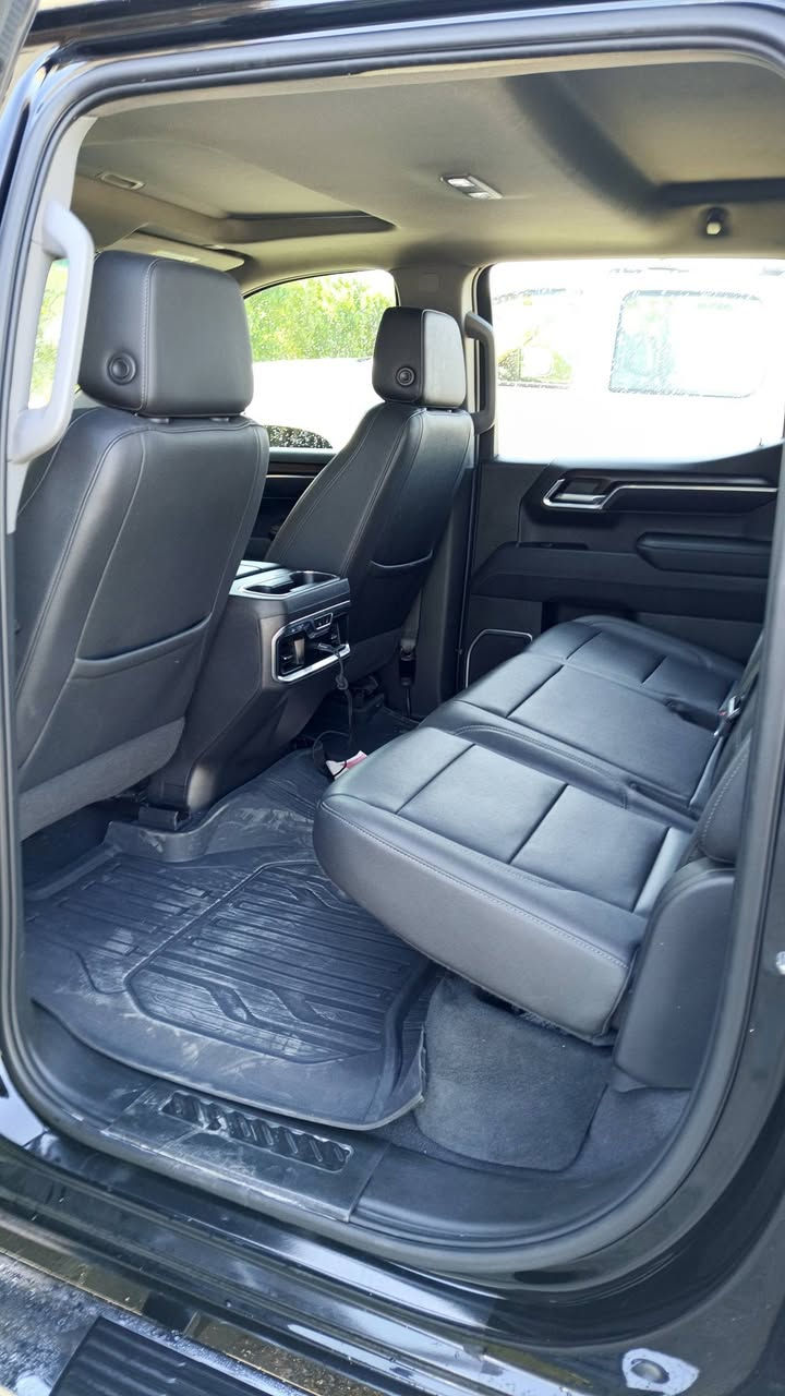 السلام عليكم GMC سيره موديل2023
وارد أمريكي رقم سليمانيه كلين تايتل كفاله عامه من معجون وصبغ وتبديل 
مواصفات فول بنو رامه خزن ميموري كشنات تدفئة وتبريد أمامي خلفي منضومه زنون سياقه ذاتيه مرايات شفط تشغيل بصمه حداده بلاديه تخم تاير اصلي المكينه 5300 كير طرح10نمر مواصفات دنلي بس ليست دنلي ما عده دواس شفط سياره بسمي هزه جديده ورقم جديد للاستفسار ***********
