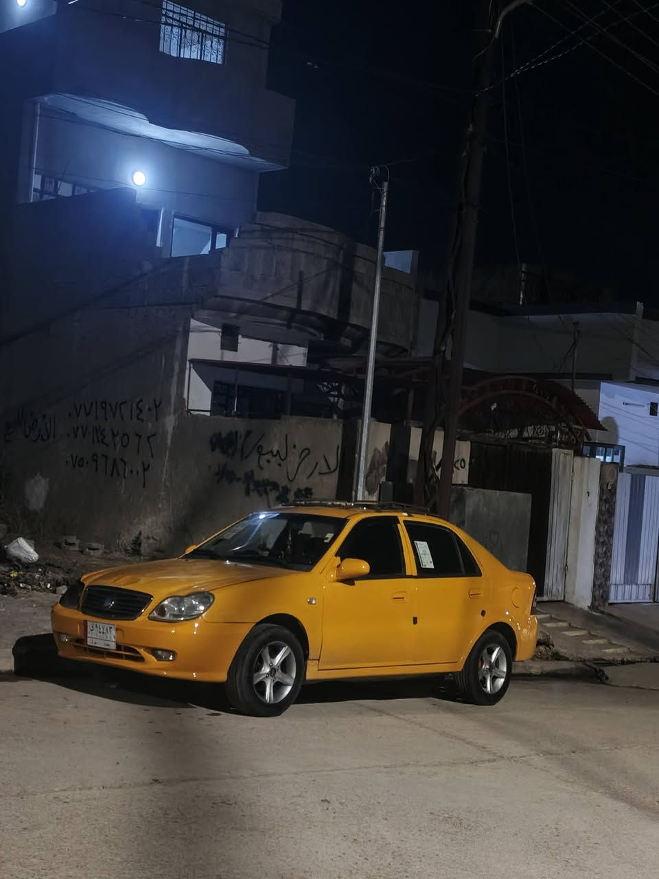 سيكي كصه جديده ٢٠١٣
محرك نضيف 
تايات ورا جديد والكدام نضيف
طخم صار فتره من بدلته
باتري جديد
كهربائيات كامله شغاله
ابيعك صافي هيئه وغرامات 
طختها الجاملغ اليسار ومعدل وراجع درجه اولى 
رقم بغداد صاحبها الشرعي بالموصل تحويل وكاله
كابون بيها 
السعر ٣٧
***********للاتصال
واتساب ***********
