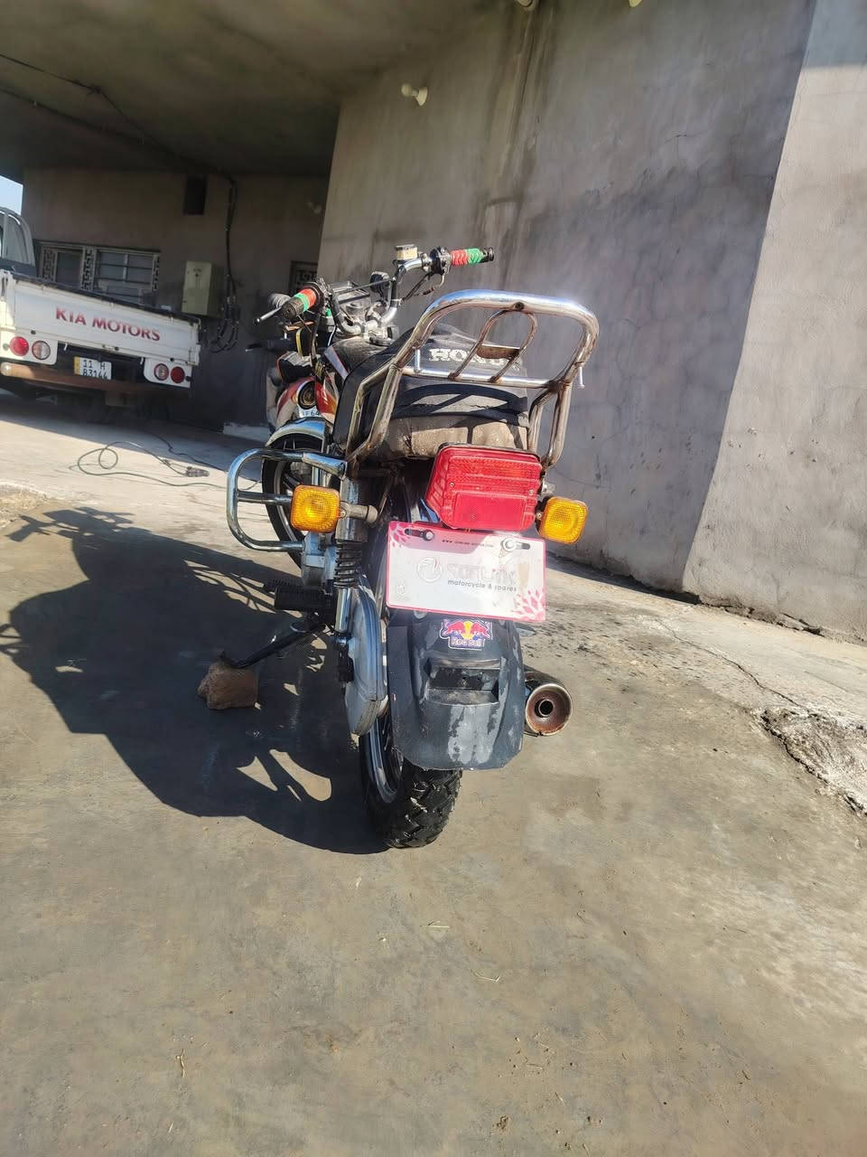 سلام عليكم شباب عندي دراجه لبيع مديل 22 كامله ينقص مابيه دراجه حلوه بدون سعر 400وبيه مجال بصيط حك جيه مكاني بغداد المحموديه *********** ///***********
