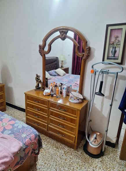 غرفة عراقيه شغل توصا درجة أولى سرير مخزن كنتور ٤ ابواب اني نجار وهذا شغلي سعرها مليون وربع بيها مجال قليل هذا رقمي *********** حي الجهاد قرب جامع النور
