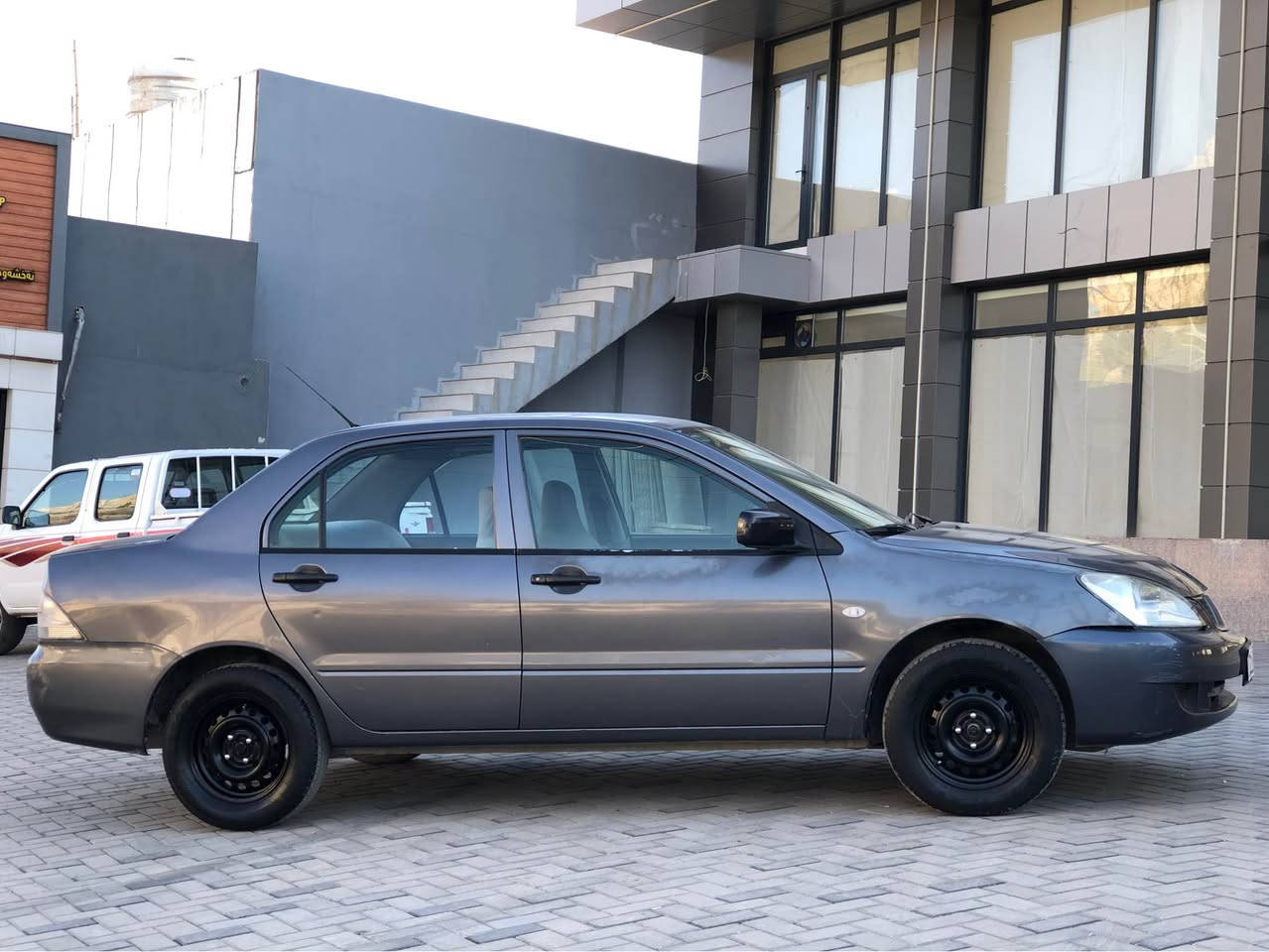 بەناوی خوای گەورە
لانسەر مۆدێل 2010 مەکینە بچوک ناوبۆر سەنەوی تا 2028 تازەیە یەک پارچەی بۆیاخە بێ ناوگرتن دەعمو لێدراوی نیە تەقەو ڕەقەی نیە بێ مەسروفە نرخی (69) گەڵاو مەعمەلەیە برایانە شوێن سەیدسادق ژمارەی موبایل (***********) السليمانية, العراق
