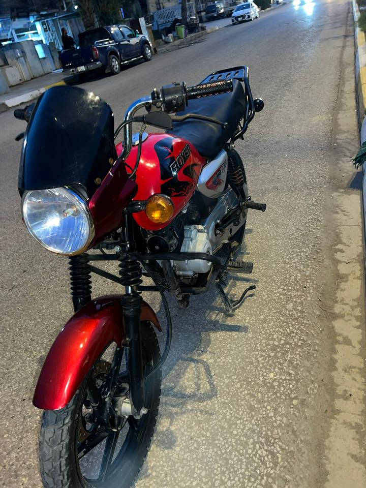 سلام عليكم بوكسر للبيع كربلاء حي العسكري  دراجه نظيفه مدديل 22اوراق اصولي ما ناقصه شي سعر مليون 150وبيه مجال ***********
