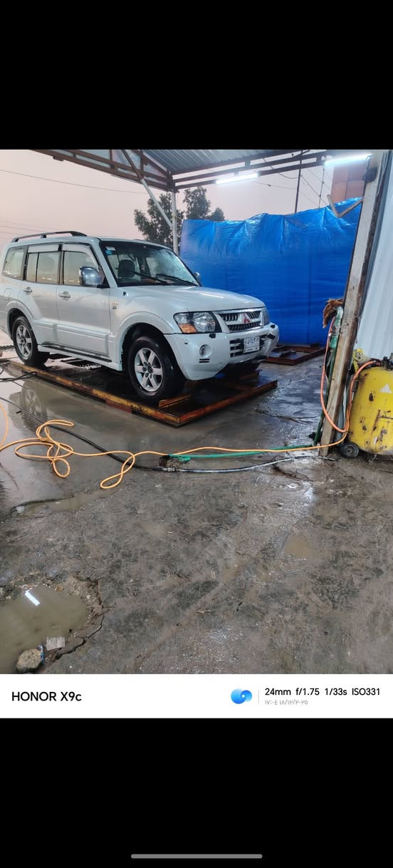 السلام عليكم ورحمة الله وبركاته عندي باجيرو موديل ٢٠٠٦(٣٨٠٠) مكفوله كفاله عامه ما بيه سوناره موجود رقم بغداد انكليزي هسه جديده ب اسمي السياره   .***********.
