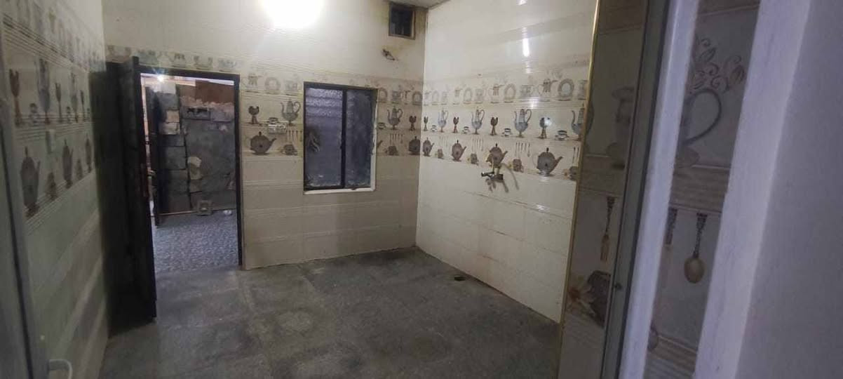 سلام عليكم بيت 100مترقرب طريق نجف حي صدرين سعر 40 كامل مكمل قريب على مجمع طريق نجف حله ***********
