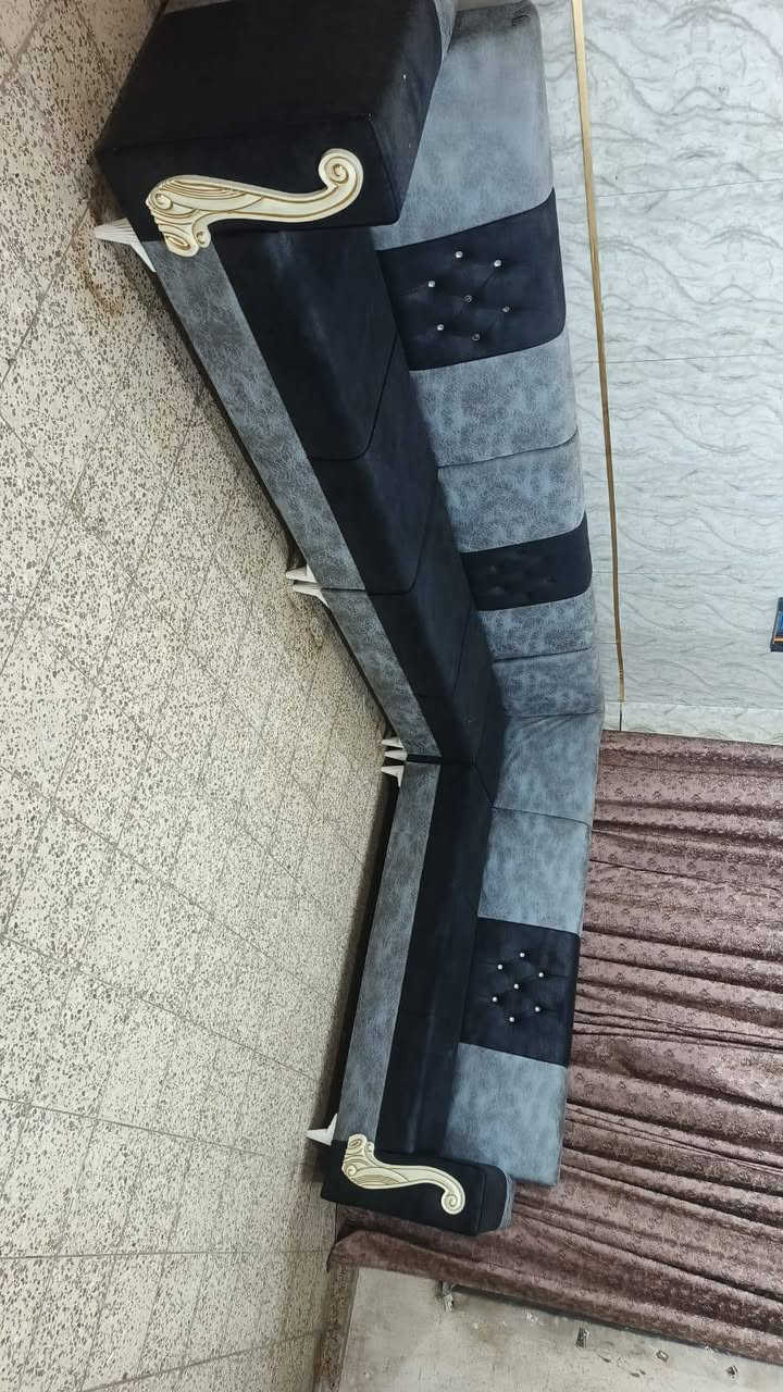 ديوان 10 مقعد ,,تسكام مو سوكي ,, اخو جديد اي ضرر مابي نضافه فوول سعر ,,225,,بي مجال مكان لبياع *********** يوجد واتساب
